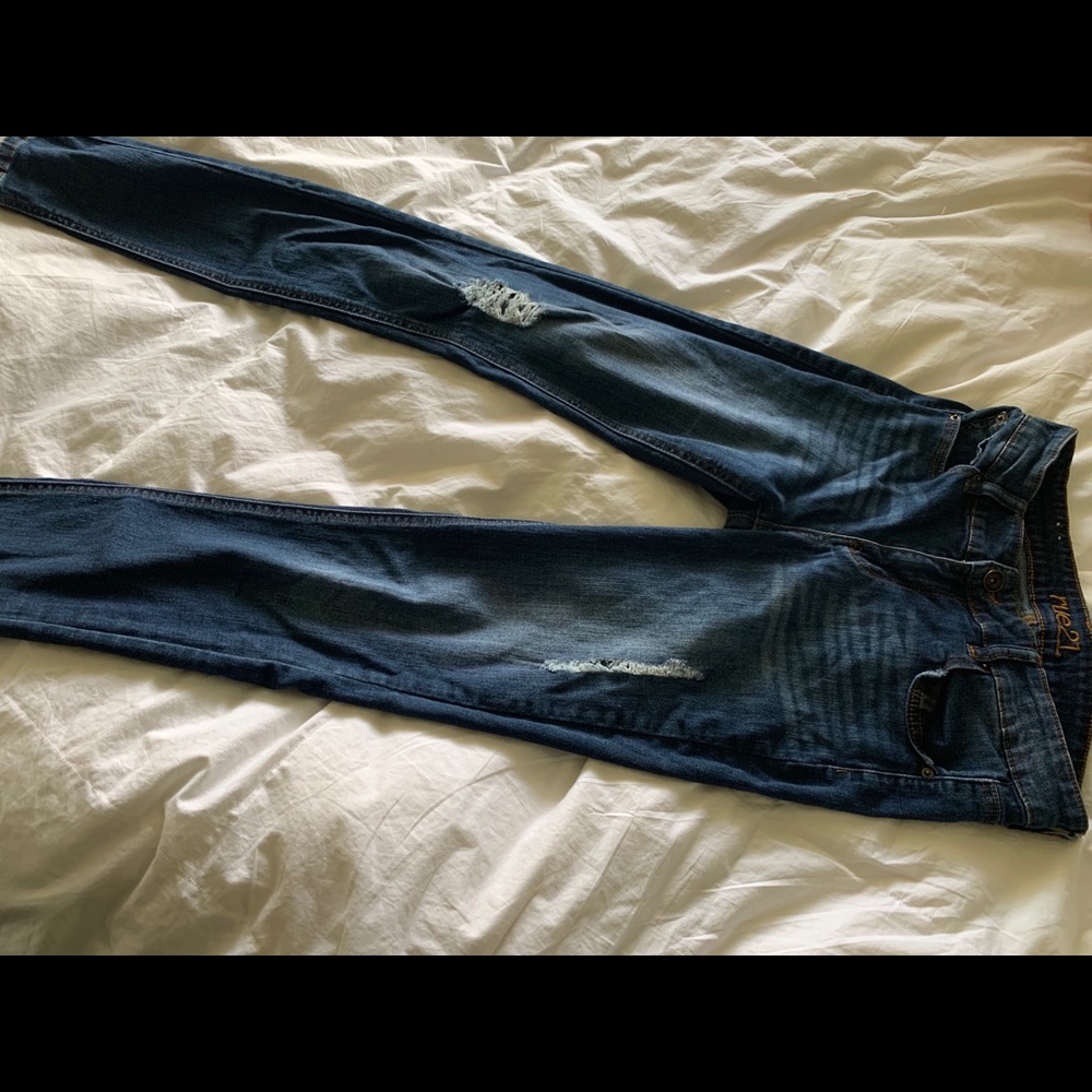 Ripped blue mid rise jeggings
